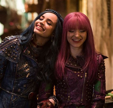 Mal and Evie: A Dynamic Duo in Descendants 3