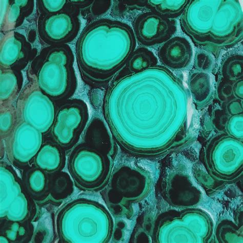 Malachite: The Gem of Transformation and Emotional Healing