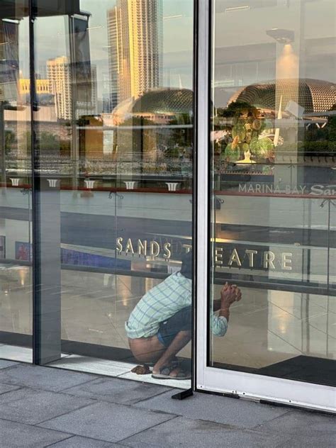 Man Poops 100 Times at Marina Bay Sands, Sets New Record