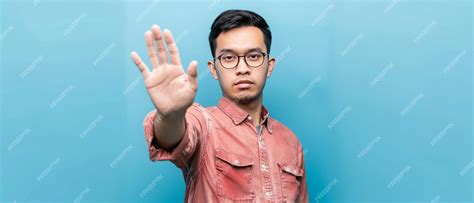 Man in Black Shirt: Unveiling the Power of Nonverbal Communication