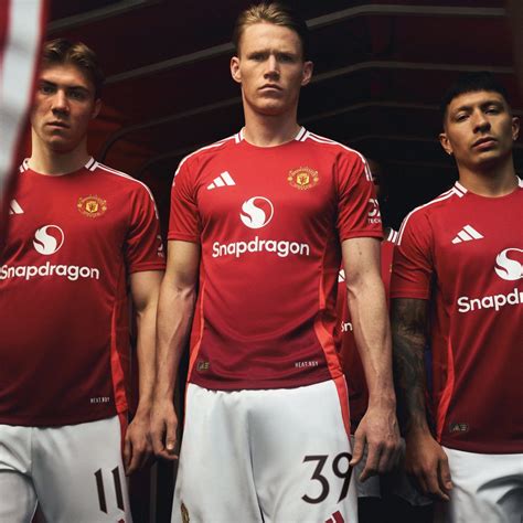 Manchester United Unveils Its Cutting-Edge Home Kit