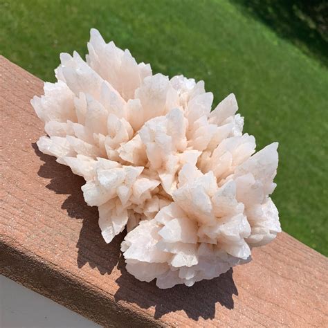 Manganoan Calcite: A Stone with Unparalleled Versatility and Beauty