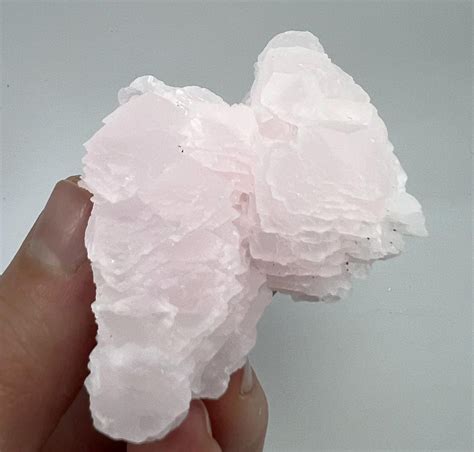 Manganocalcite: The Astonishing Mineral with Unparalleled Properties