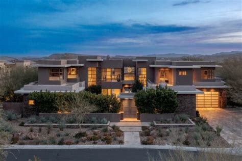 Manhattan Grandeur in the Nevada Desert: An Architectural Masterpiece