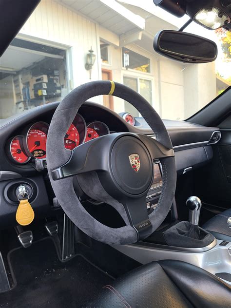 Manual steering wheels