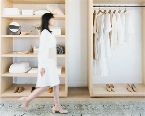 Marie Kondo's KonMari Method: A Comprehensive Guide to Decluttering and Transforming Your Life