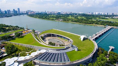 Marina Barrage: