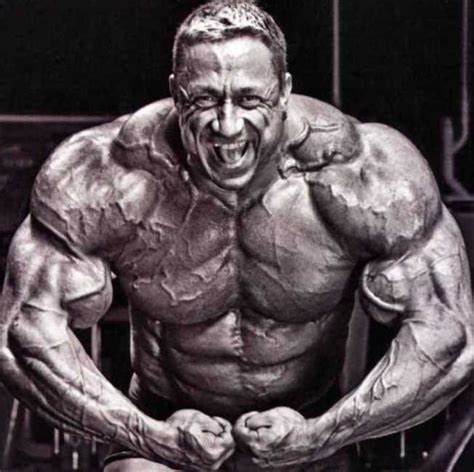 Markus Ruhl's Famous Photo: A Masterpiece of Muscle and Symmetry