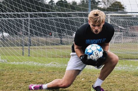 Mastering the Art of Soccer Goalkeeping: A Comprehensive Guide to Goalie Gloves