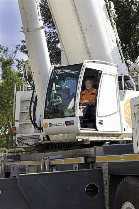 Mastering the Skies: Mobile Crane Operator Jobs in Singapore 2025