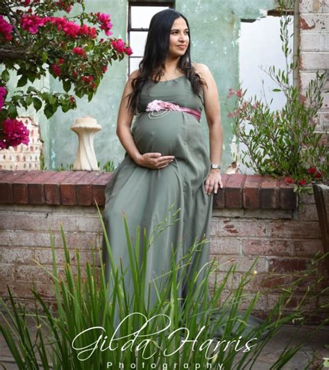 Maternity Photoshoot Dress Rental: 3 Options Under $100