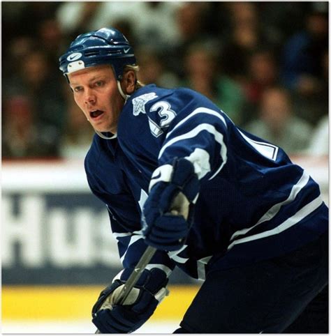 Mats Sundin: Bräckes Energiske Hockeyspelare som Blev en NHL-Legendar