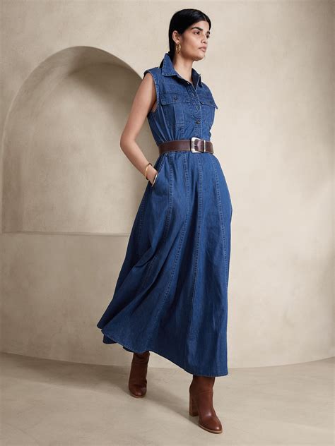 Maxi Dress with Straight-Leg Jeans: