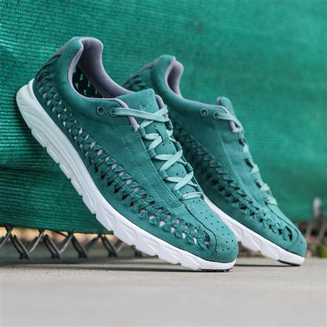 Mayfly Nike Woven Green