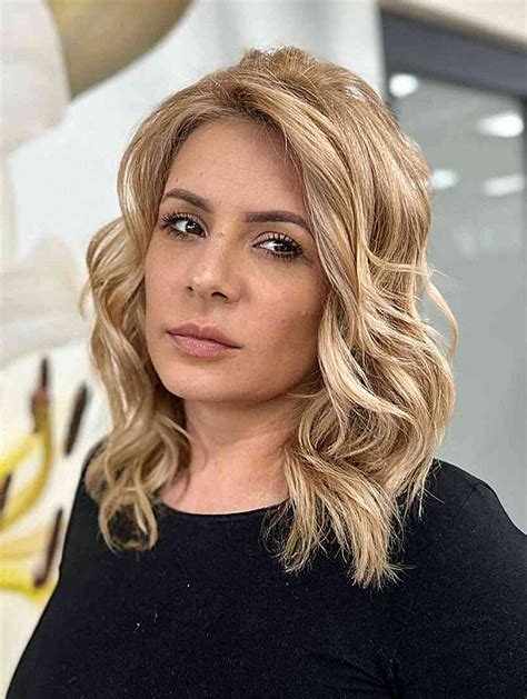 Medium Length Wigs Wavy Synthetic Wigs Lace Front Layered Wigs