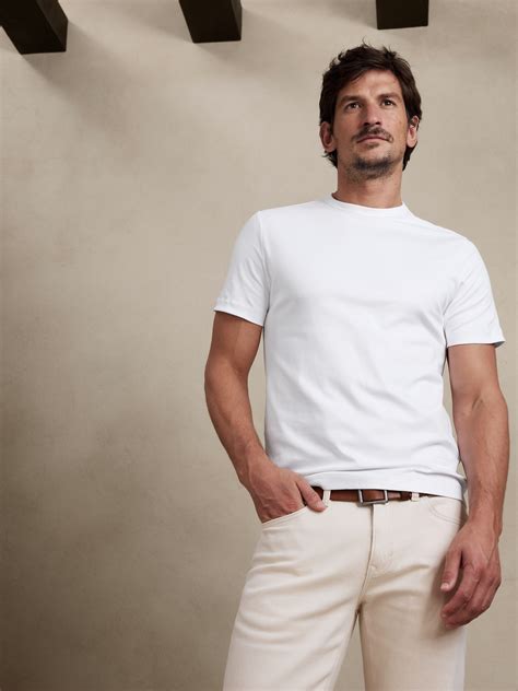 Men's Banana Republic T-Shirts: A Style Staple for Every Occasion