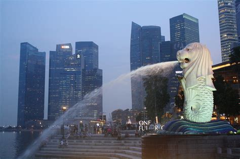 Merlion Park Singapore: A Majestic Sight of Mythical Heritage