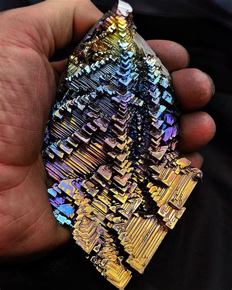 Metal Looking Crystal: A Mesmerizing Material for Science and Art