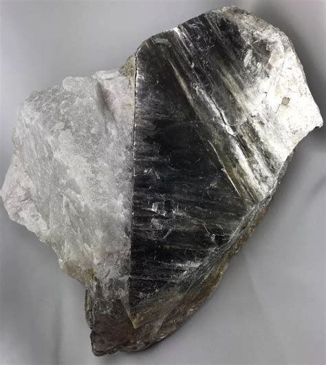 Mica Quartz: An Enduring Mineral with Versatile Applications