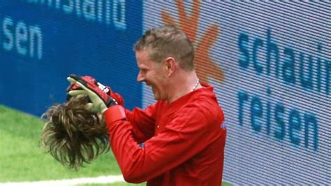 Micky Krause ohne Perücke: Ein Blick unter die Haarpracht des Malle-Stars