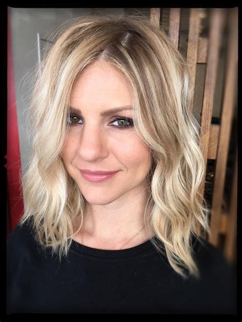 Mid-Length Haircuts Blonde: Embrace Effortless Chic and Sun-Kissed Charm