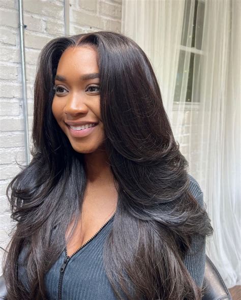 Middle Part Wig: Achieving a Timeless and Versatile Hairstyle