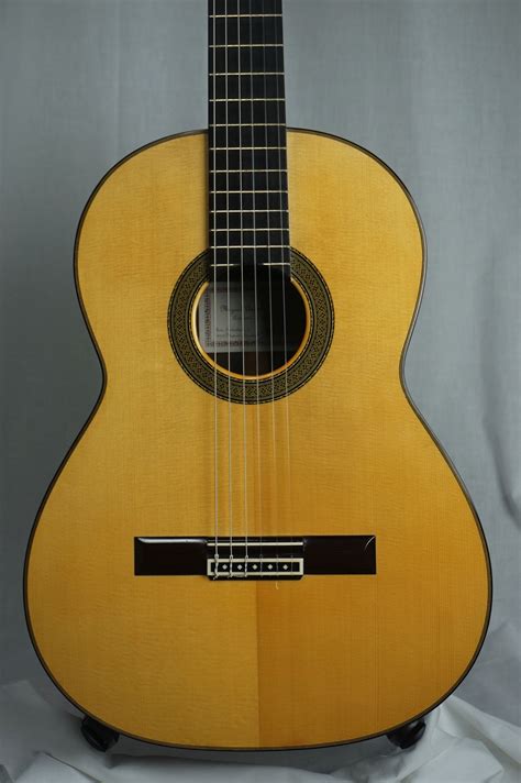 Miguel Guitar: A Masterful Instrument for Musicians and Collectors