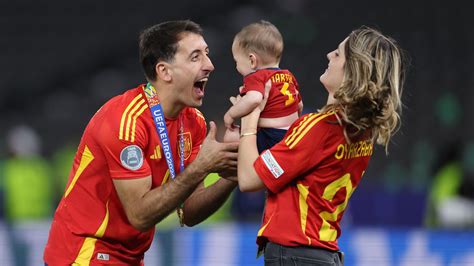 Mikel Oyarzabal: La Estrella Vasca Que Brilla en la Roja