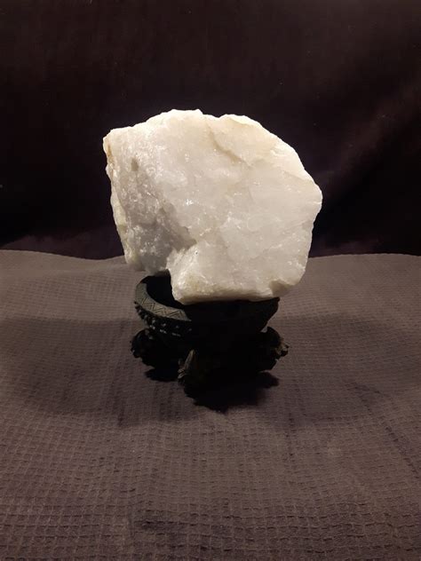 Milky Quartz Raw: A Comprehensive Guide to Its Benefits and Applications