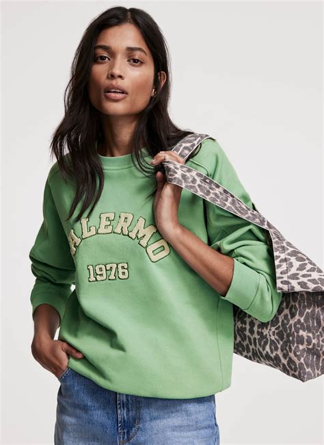 Mint Green Sweatshirt Women's: A Style Guide for the Season