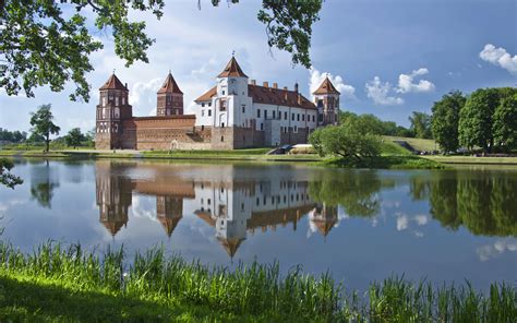 Mir Castle: