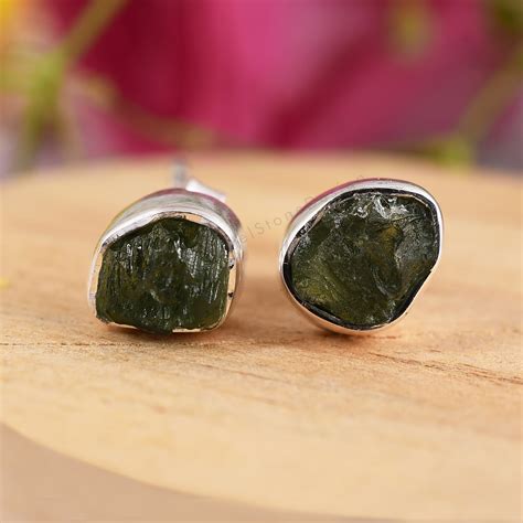 Moldavite Earrings: A Guide to Their Beauty, Authenticity, and Significance