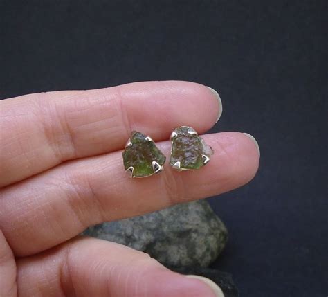 Moldavite Earrings: A Guide to the Enigma of Tektites