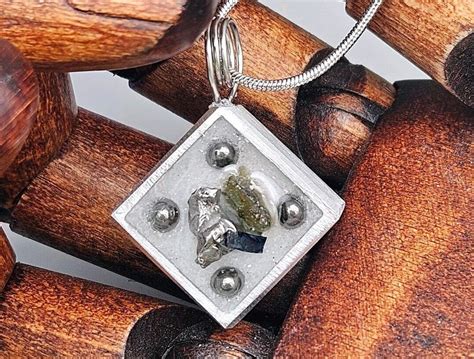 Moldavite Earrings: The Cosmic Talismans Transforming Lives