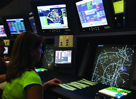 Monitoring and controlling air traffic