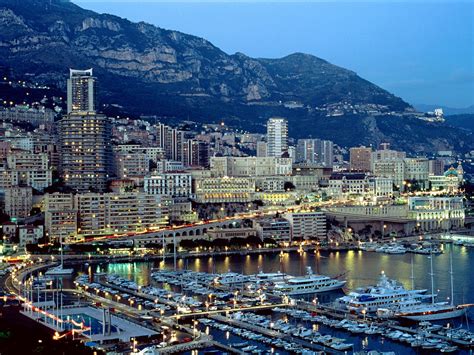 Monte Carlo: O Glamour, o Luxo e a Sorte na Riviera Francesa