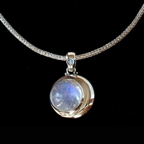 Moonstone Necklace: A Mystical Gem for Enhancing Intuition and Emotional Balance