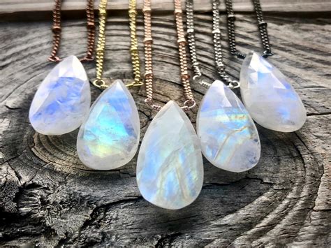 Moonstone Necklaces: A Guide to Unlocking Mystical Energy and Personal Empowerment