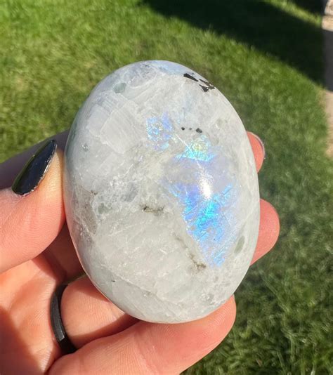 Moonstone Palm Stone: Your Celestial Ally for Balancing and Intuition