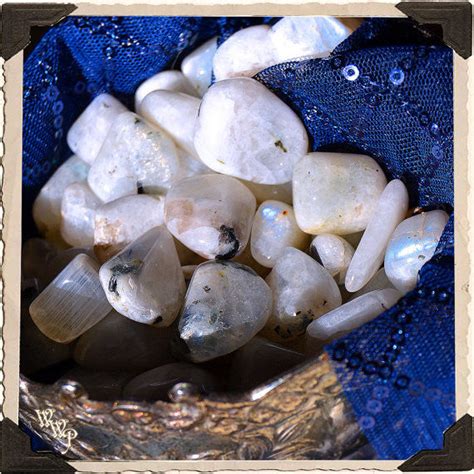 Moonstone Tumbled: A Stone of Feminine Energy and Calmness