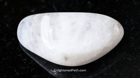 Moonstone White: A Guide to Its Properties, Benefits, and Applications