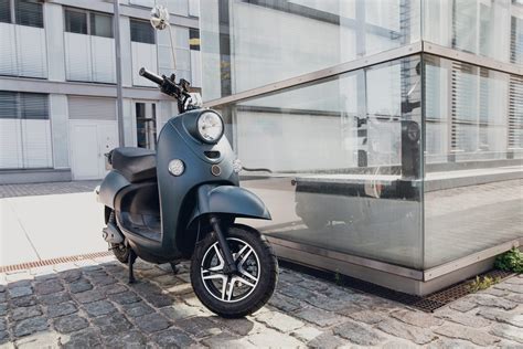 Mopeds: A Growing Trend in Urban Mobility