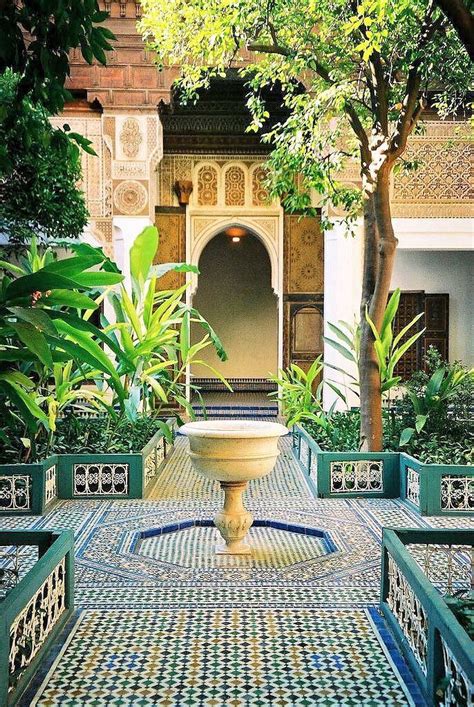 Morocco: Courtyards and Gardens Reader