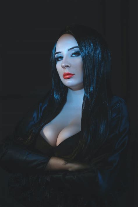 Morticia Addams Cosplay: Embracing the Enigmatic Matriarch