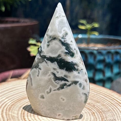 Moss Agate: A Symphony of Nature