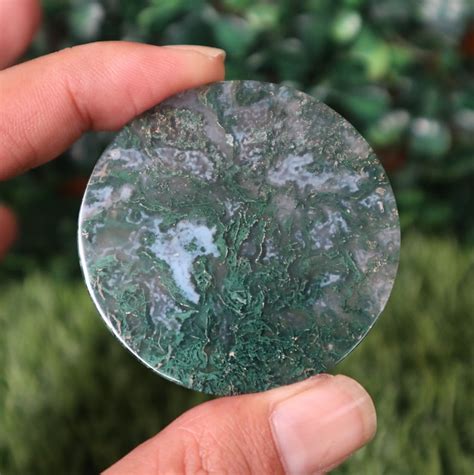 Moss Agate Hardness: Uncover the Strength and Versatility of this Gemstone