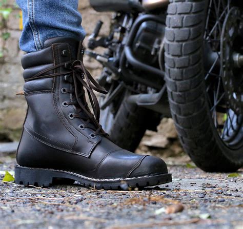 Moto Boots: Essential Footwear for Motorcycle Enthusiasts