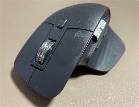 Mouse with Buttons on Side: Precision and Control at Your Fingertips