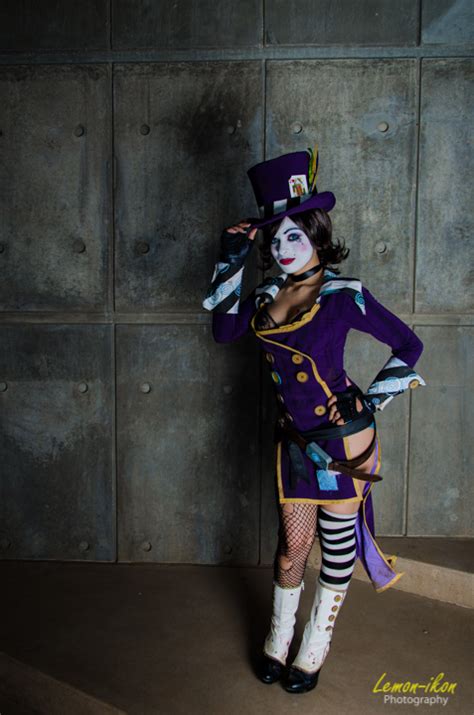 Moxxi: The Siren of Sanctuary, Brought to Life in Cosplay