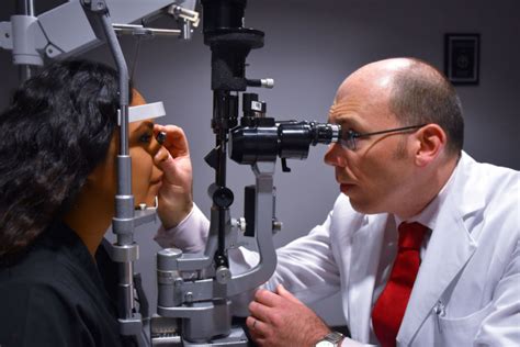 My Eye Specialist: Retina Surgeon